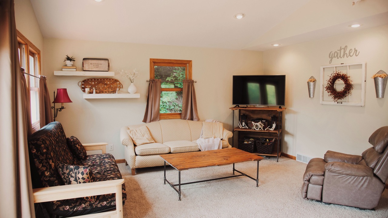Photo of Livingroom in Lansing