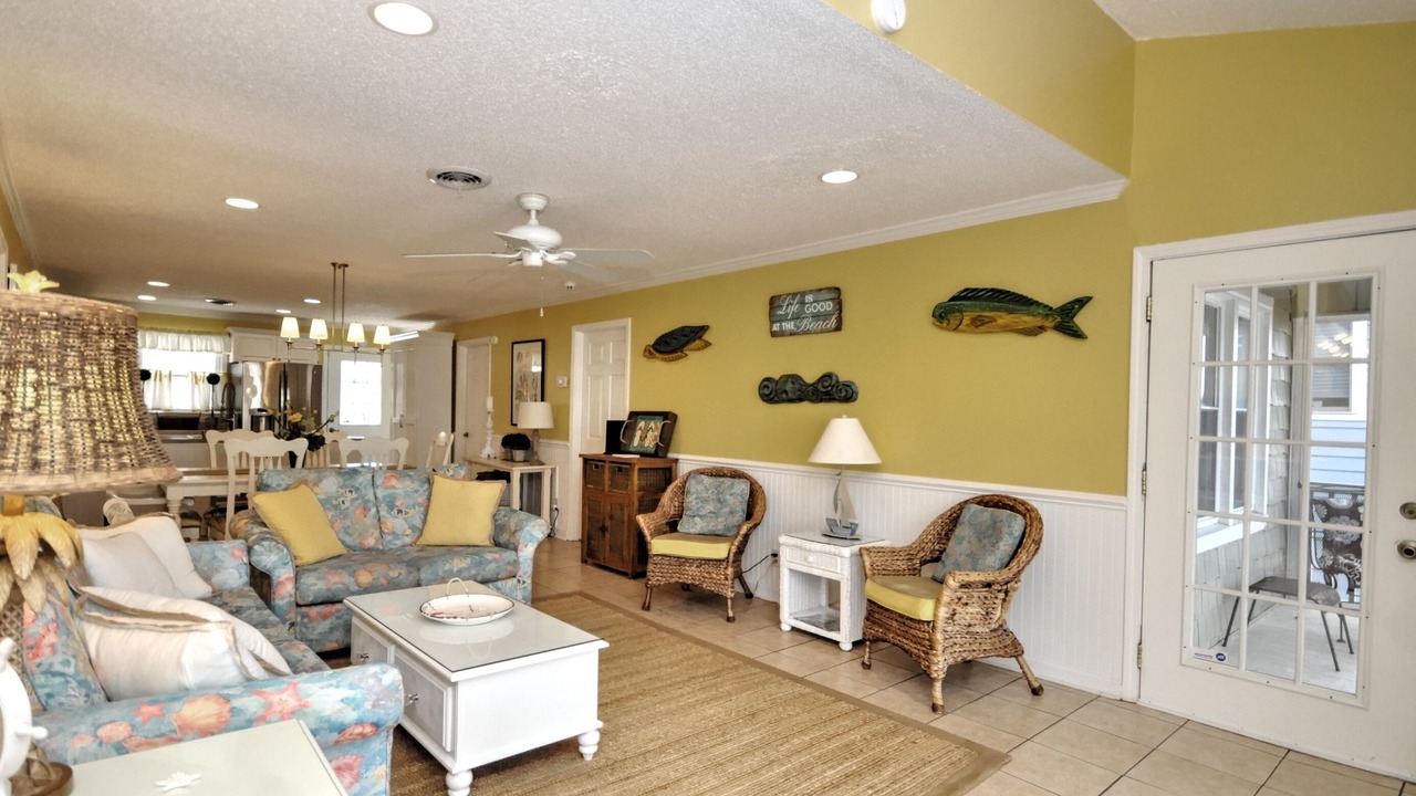 Photo of Livingroom in Ocean Isle Beach