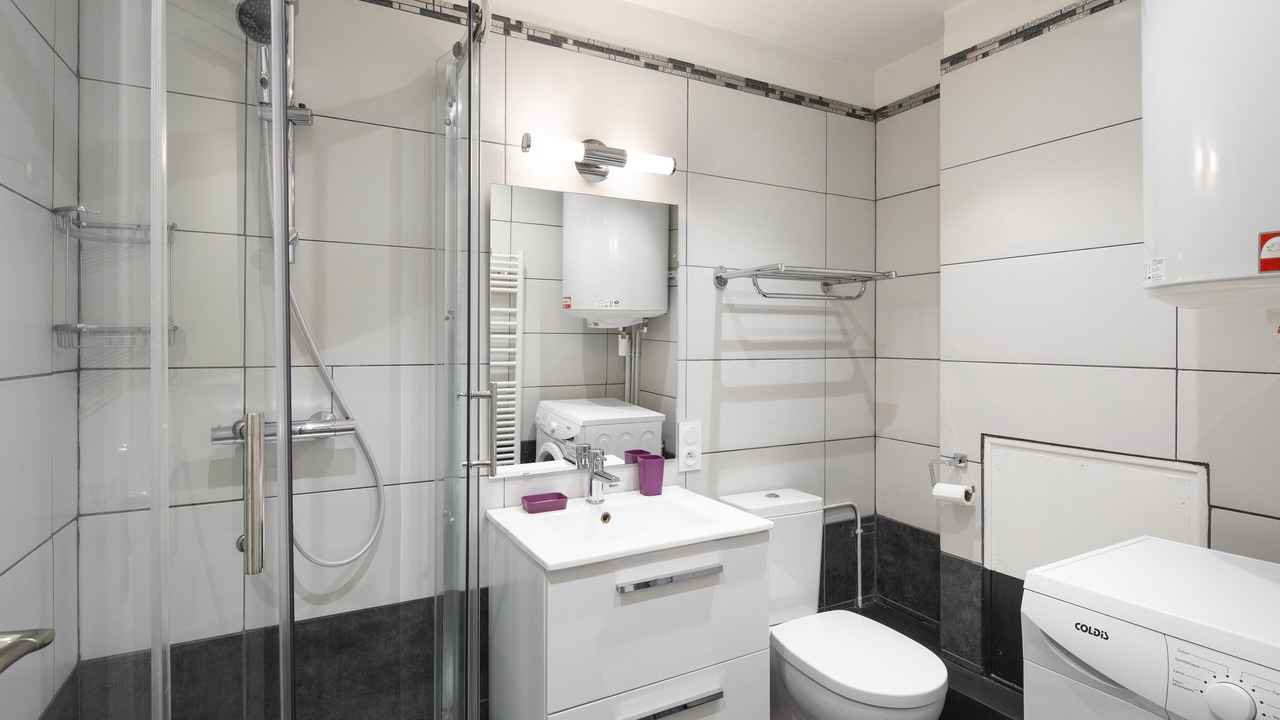 Photo of Bathroom in Centre