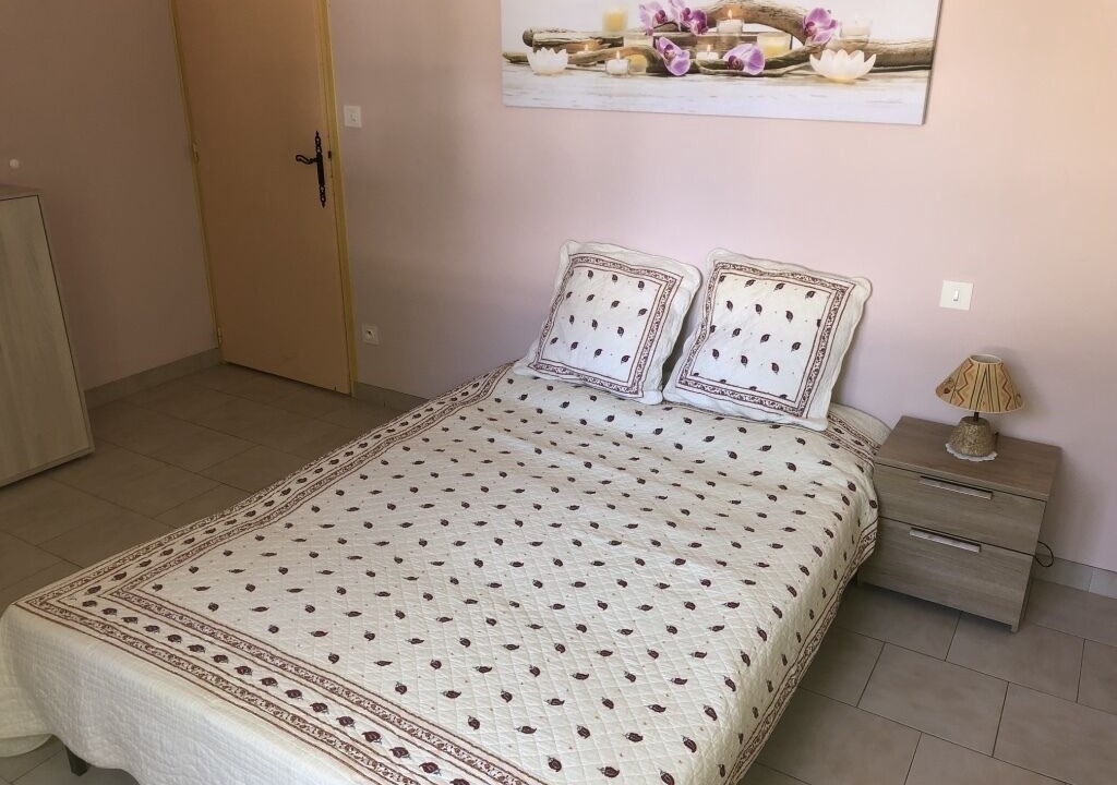Photo of Bedroom in Montaren-et-Saint-Mediers