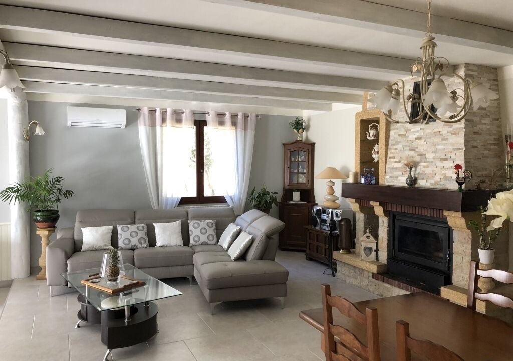 Photo of Livingroom in Montaren-et-Saint-Mediers