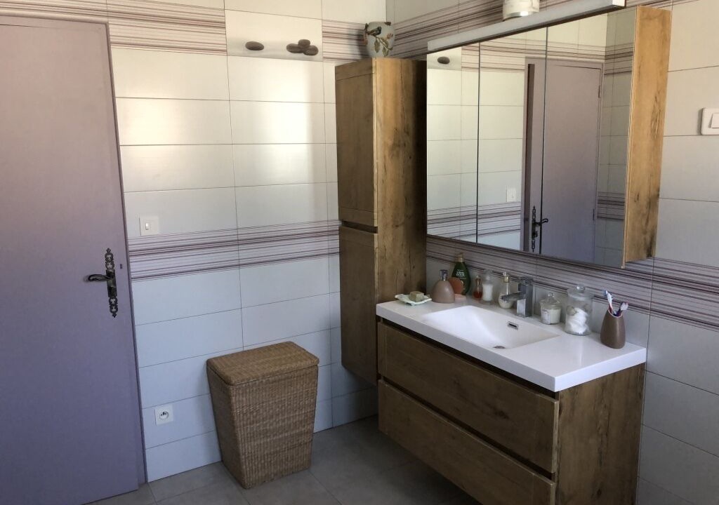 Photo of Bathroom in Montaren-et-Saint-Mediers