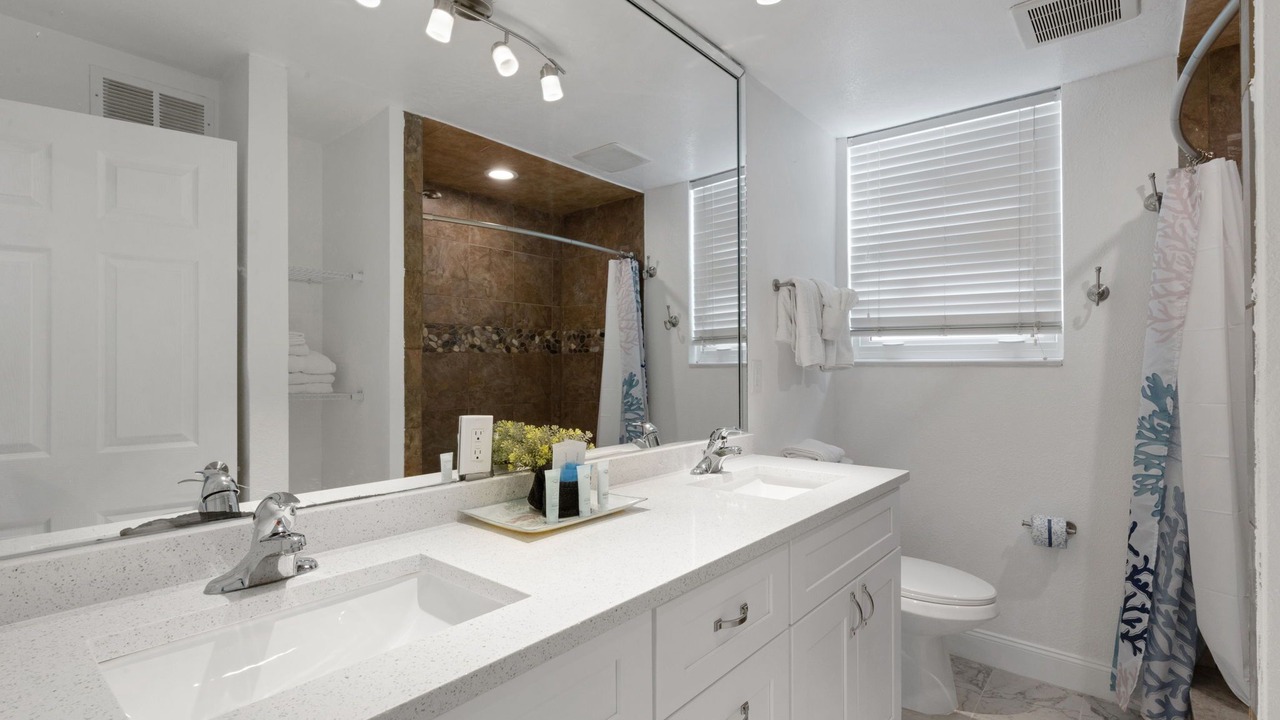 Photo of Bathroom in Bay Esplanade
