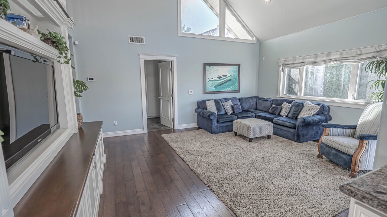 Photo of Livingroom in Huntington Harbour