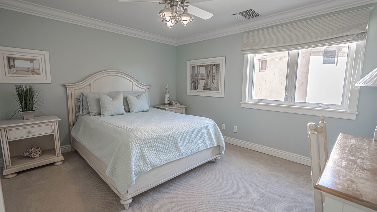 Photo of Bedroom in Huntington Harbour