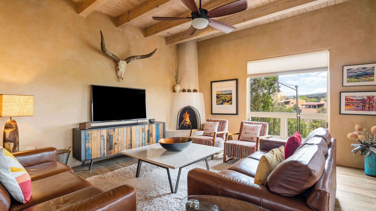 Photo of Livingroom in Northeast Santa Fe