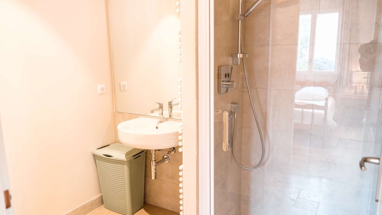 Photo of Bathroom in Castelnau-de-Montmiral