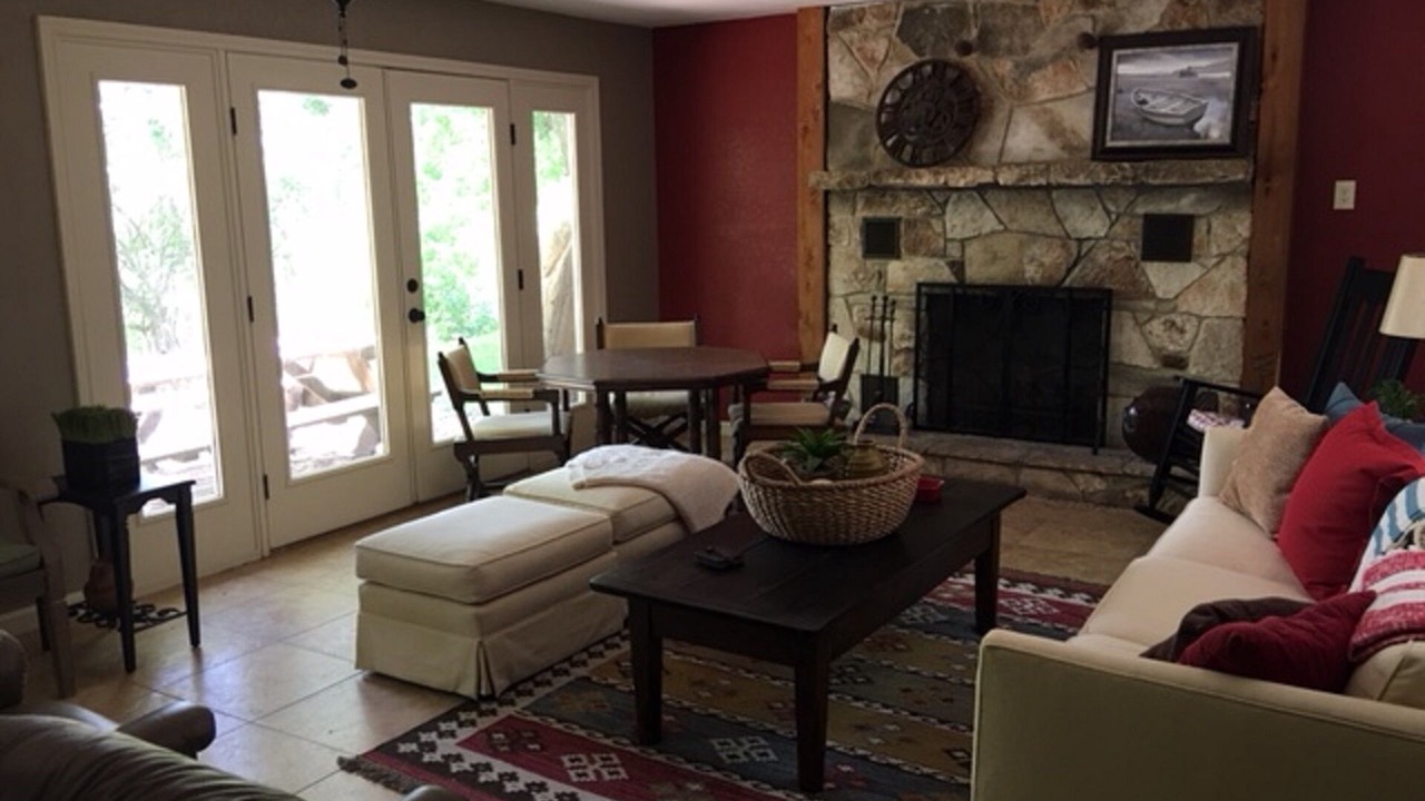 Photo of Livingroom in McQueeney