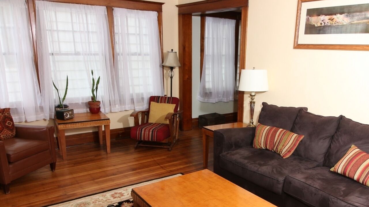 Photo of Livingroom in Downtown Niagara Falls