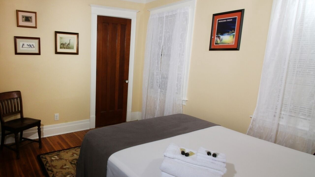 Photo of Bedroom in Downtown Niagara Falls
