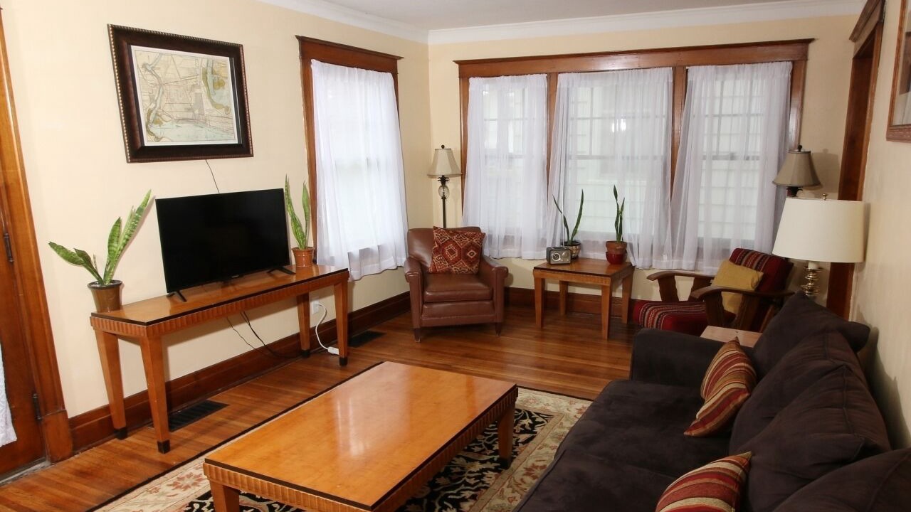 Photo of Livingroom in Downtown Niagara Falls