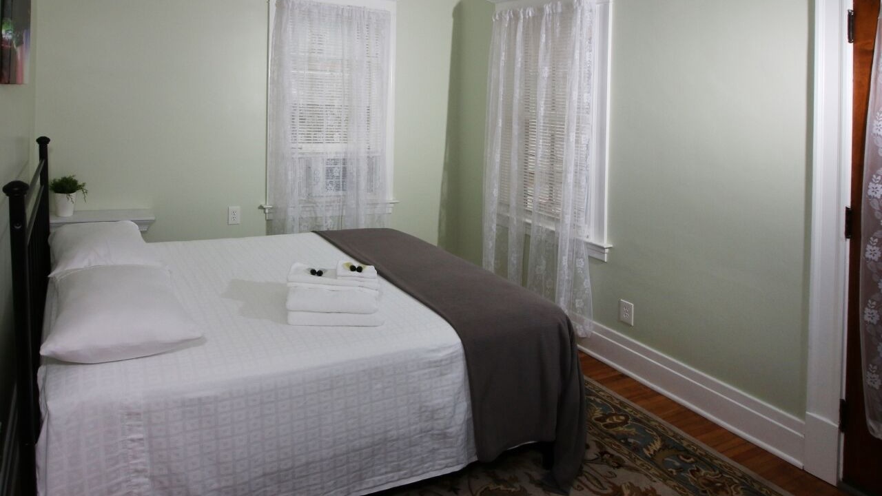Photo of Bedroom in Downtown Niagara Falls