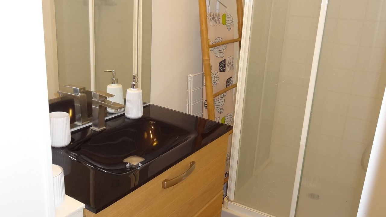 Photo of Bathroom in Downtown Le Havre