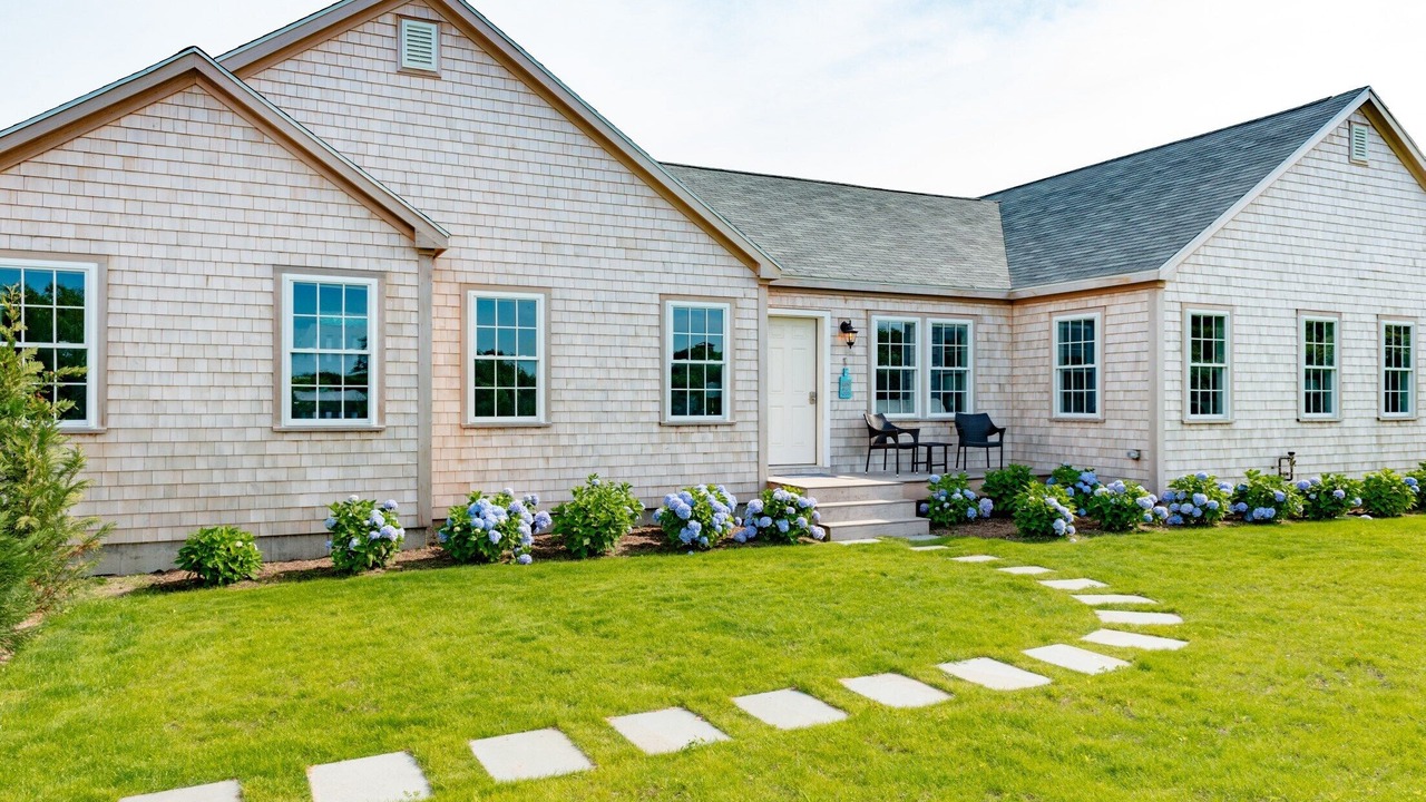 Photo of Others in Tom Nevers