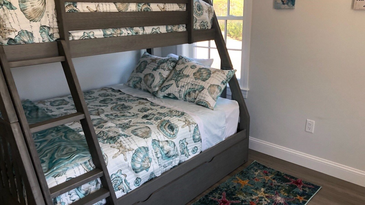 Photo of Others in Tom Nevers