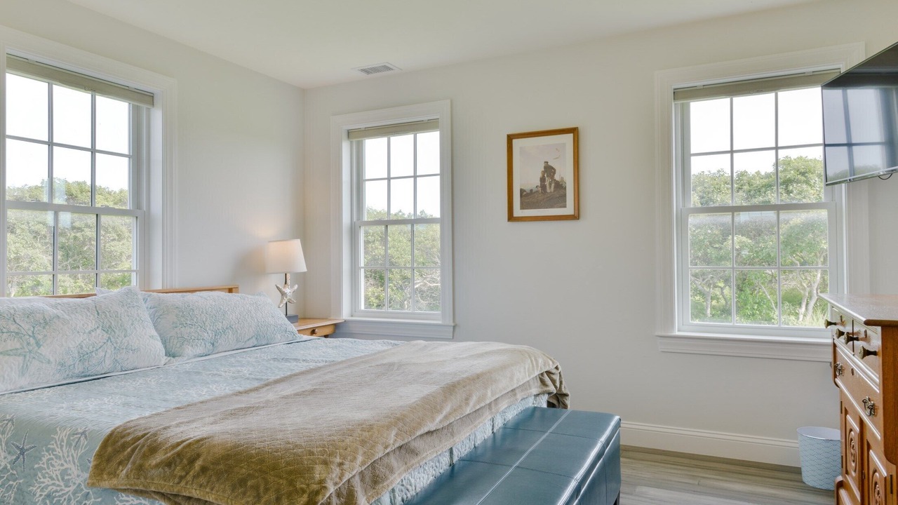 Photo of Others in Tom Nevers