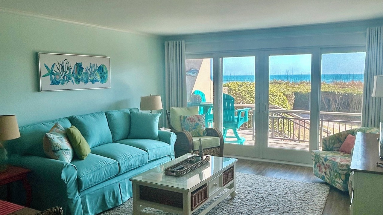 Photo of Livingroom in Pine Knoll Shores