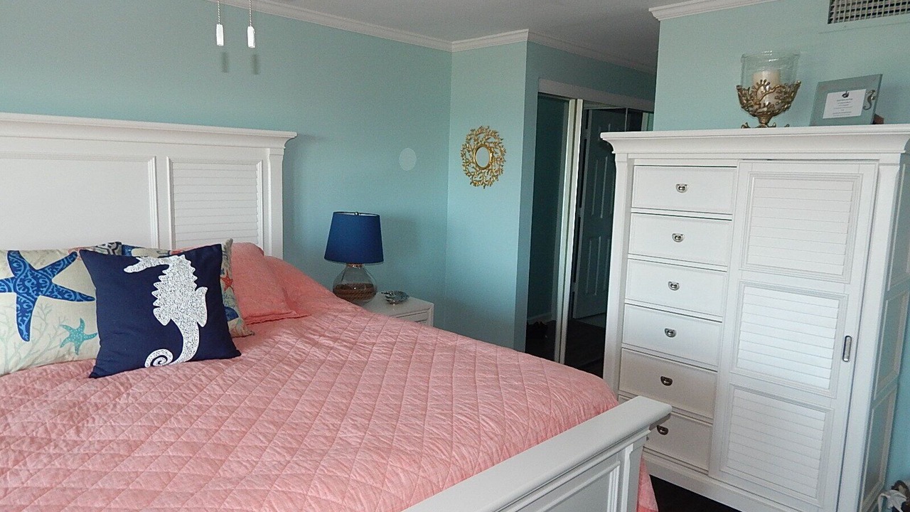 Photo of Bedroom in Pine Knoll Shores