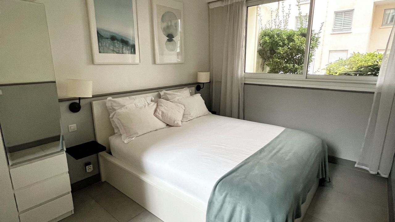 Photo of Bedroom in Saint-Lambert