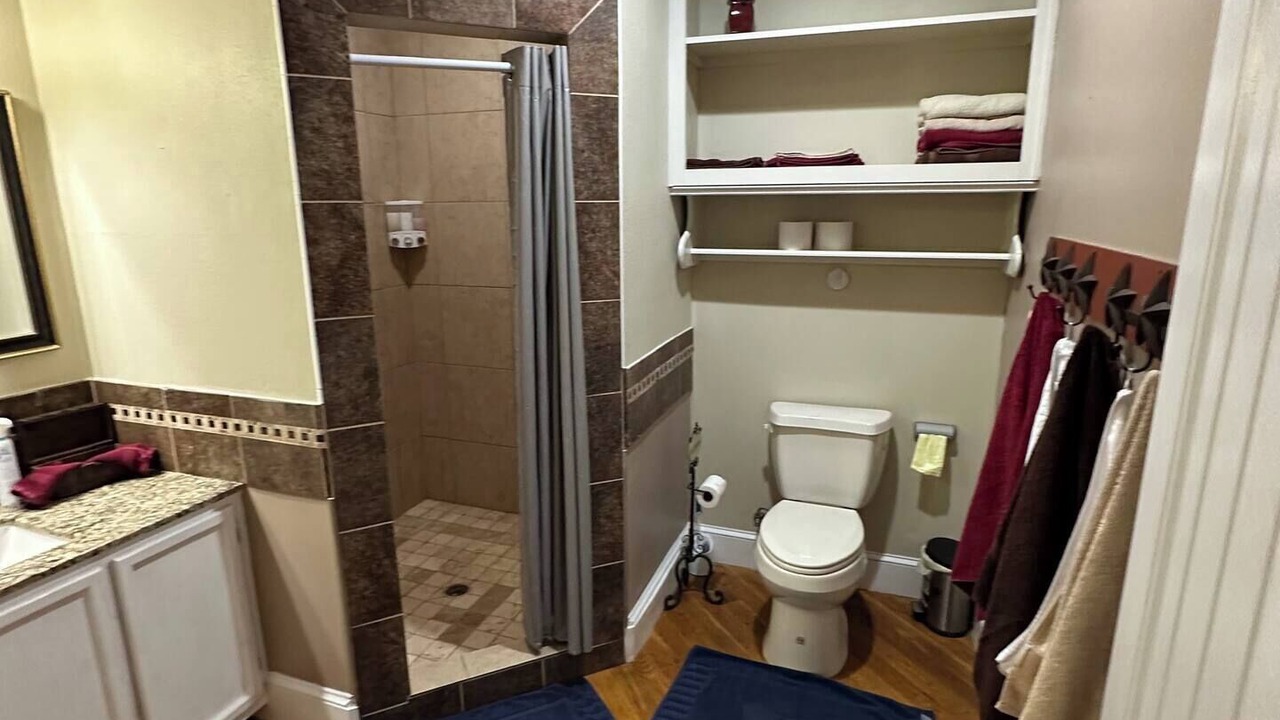 Photo of Bathroom in Hext