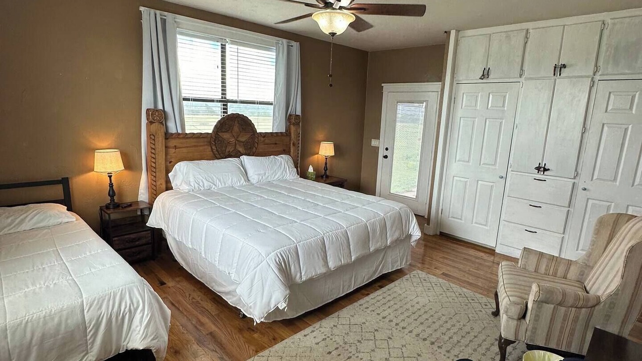 Photo of Bedroom in Hext
