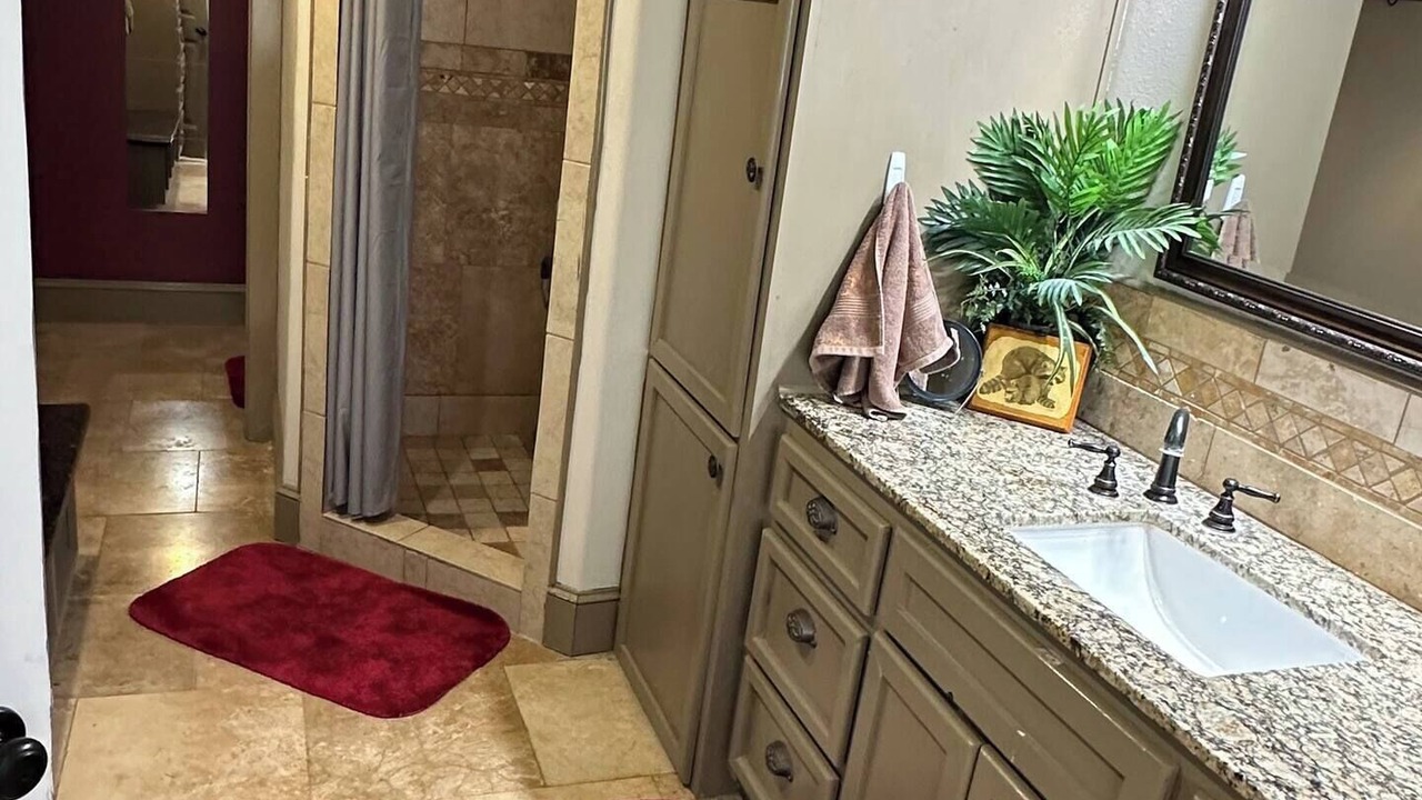 Photo of Bathroom in Hext