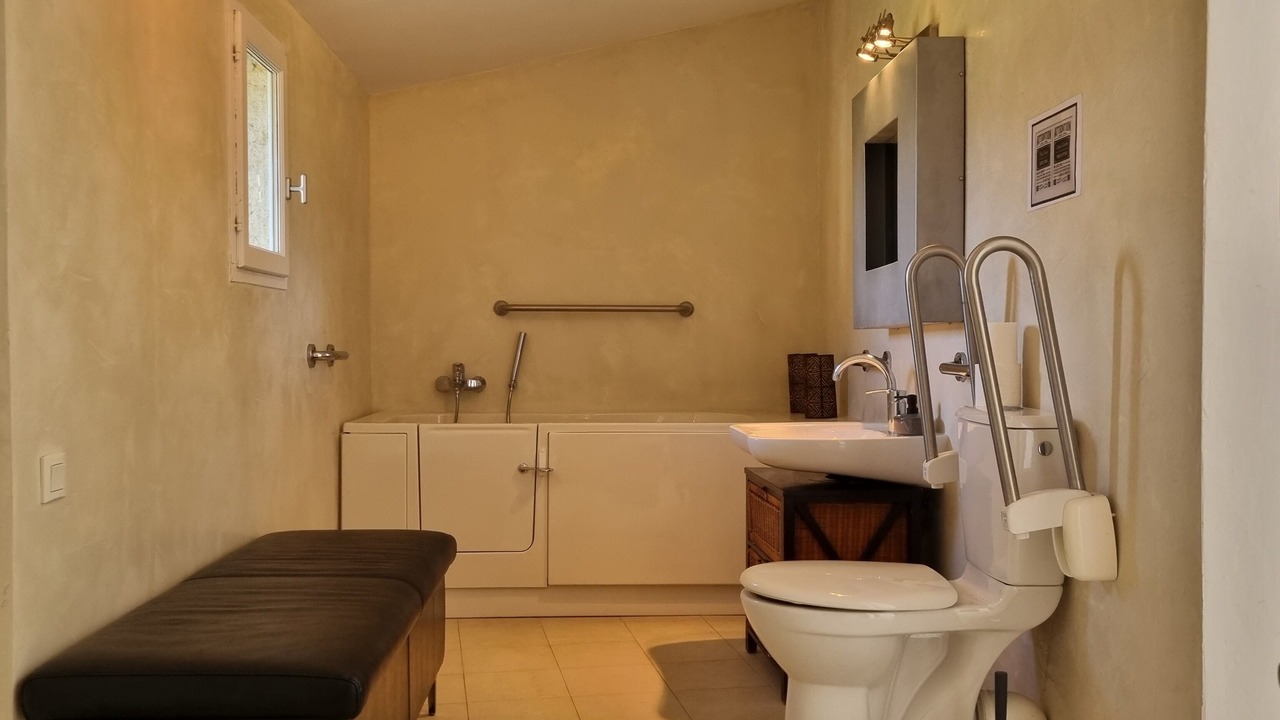 Photo of Bathroom in Gourdon