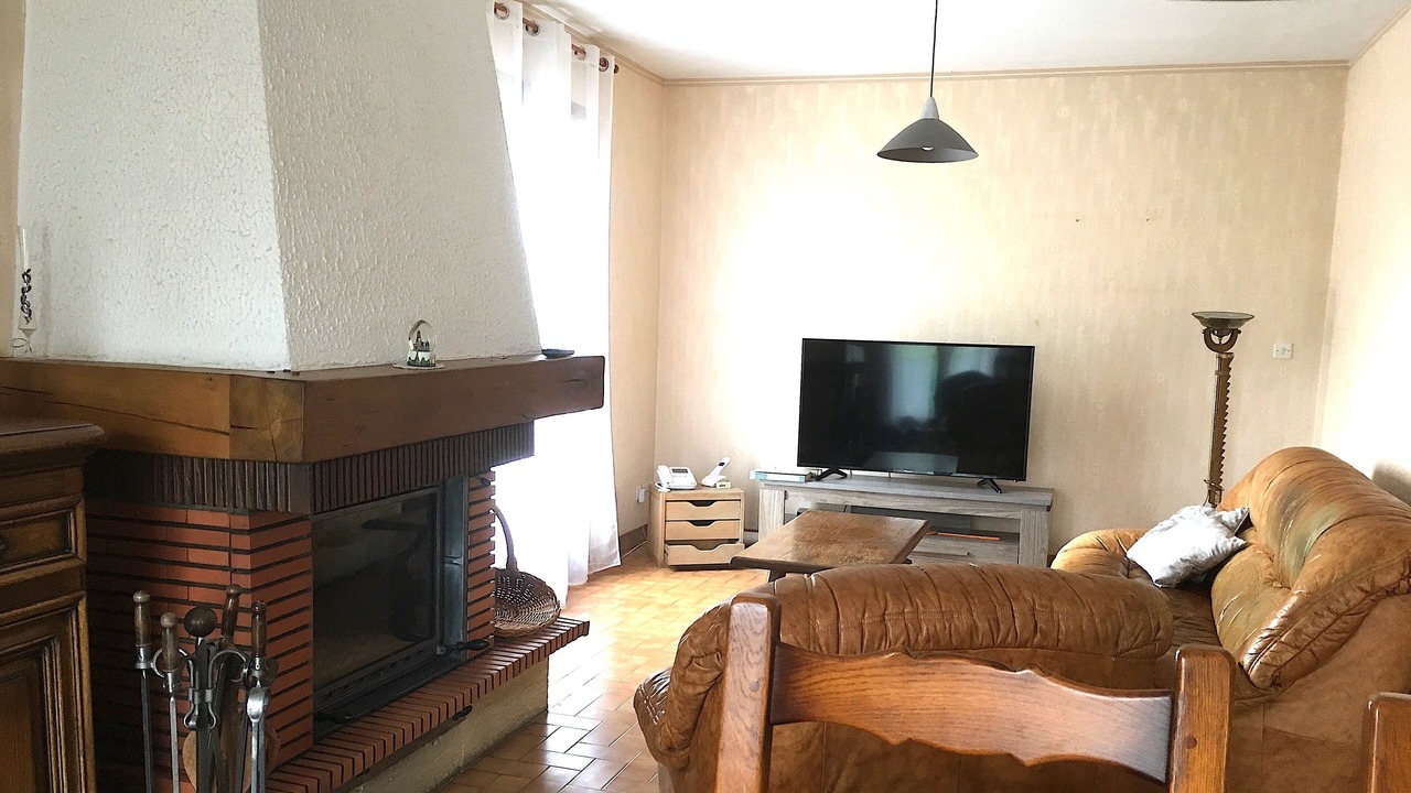 Photo of Livingroom in Saint-Denis-les-Bourg