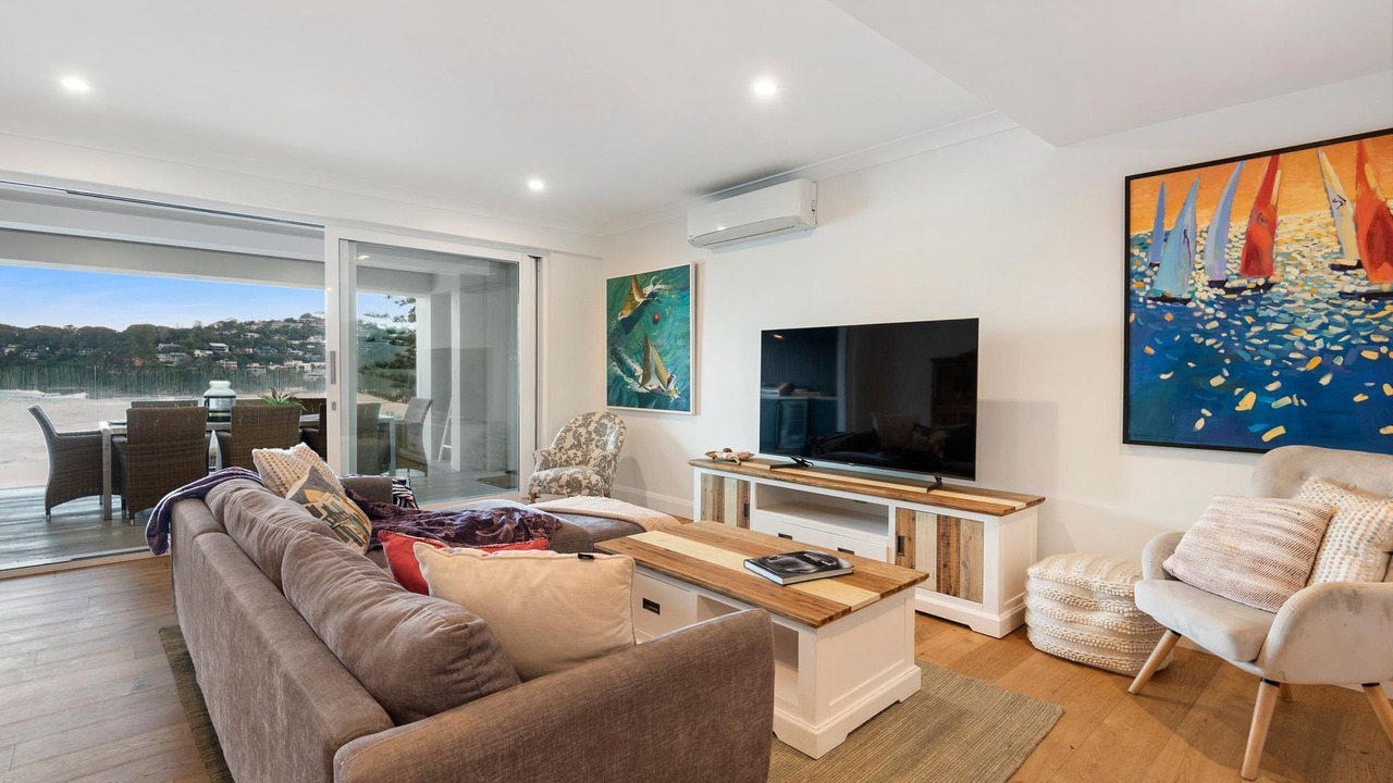 Photo of Livingroom in Whale Beach