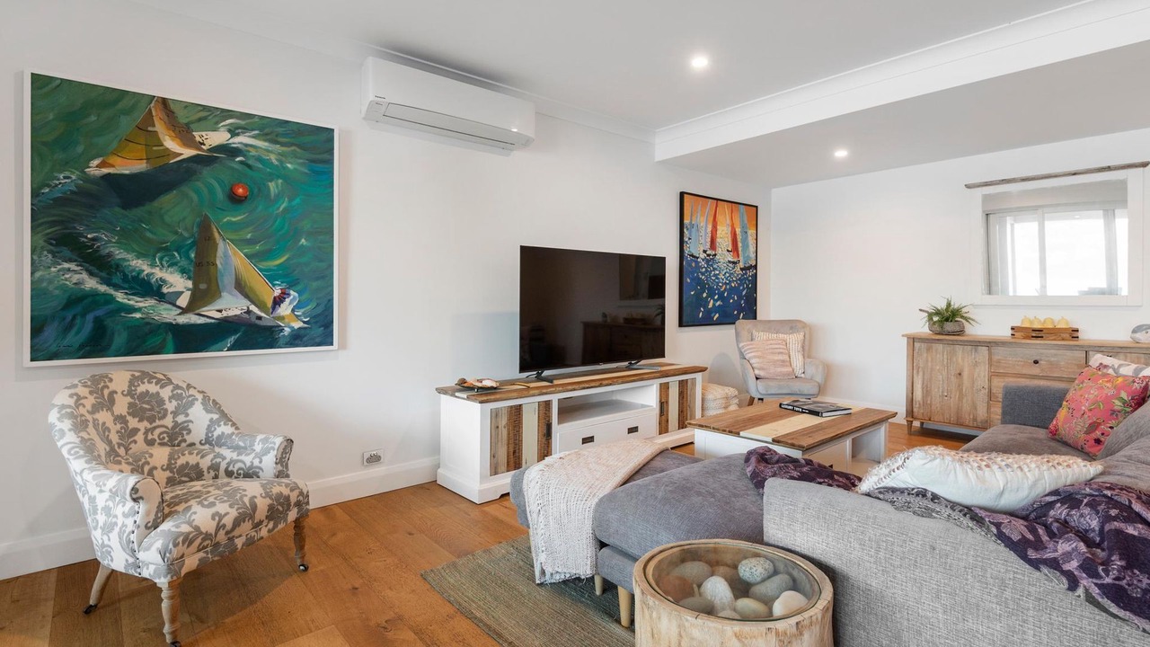 Photo of Livingroom in Whale Beach
