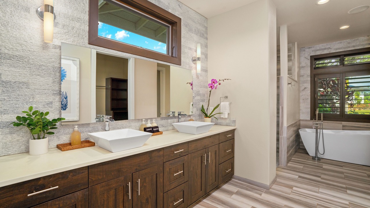 Photo of Bathroom in Poipu