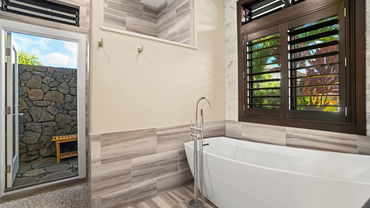 Photo of Bathroom in Poipu