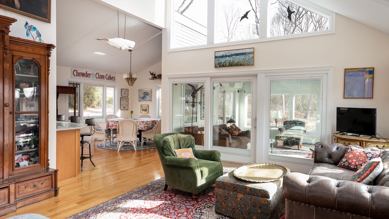 Photo of Livingroom in Wakefield-Peacedale