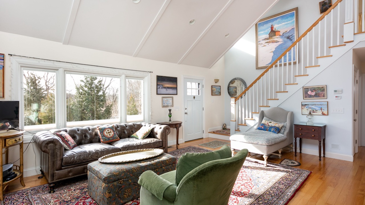 Photo of Livingroom in Wakefield-Peacedale