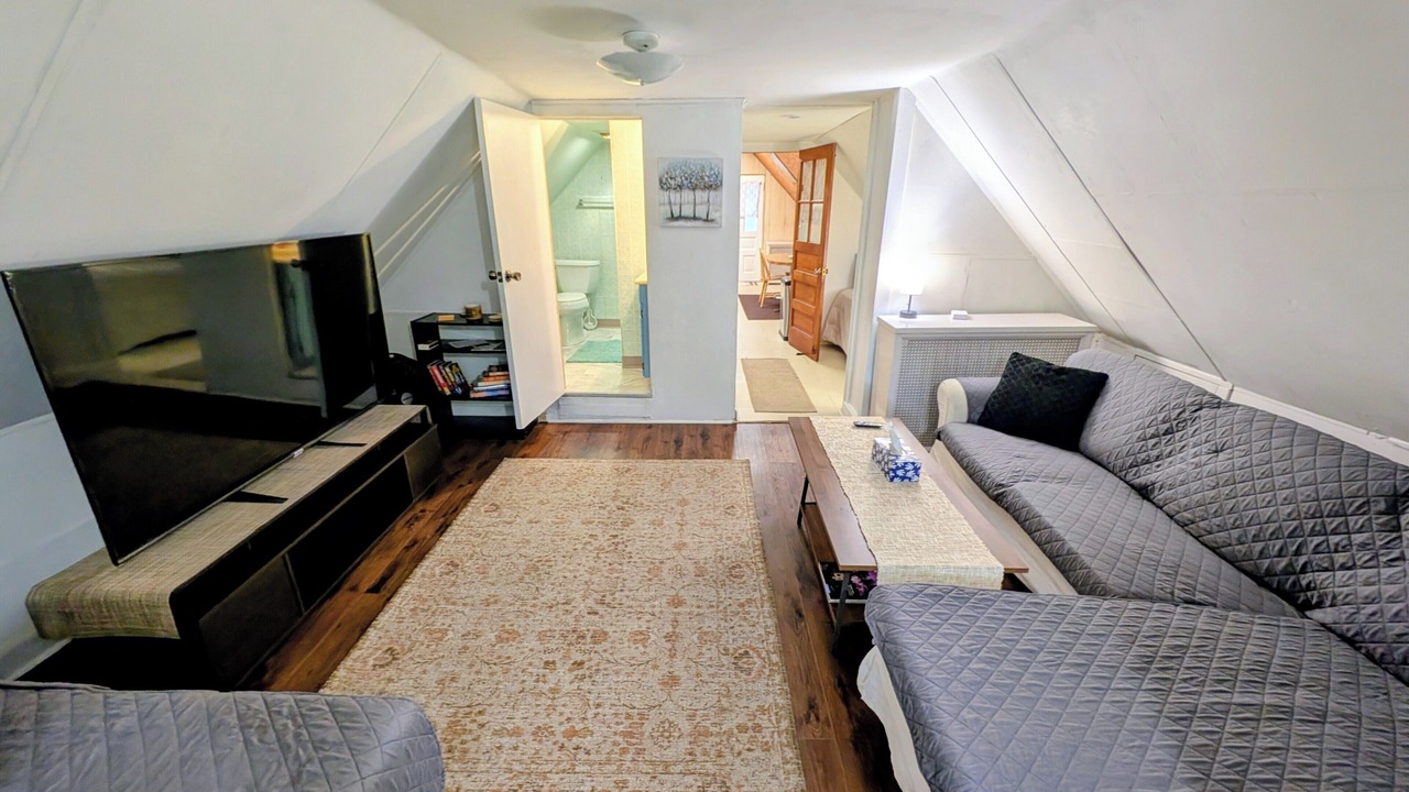 Photo of Livingroom in Irving Park East
