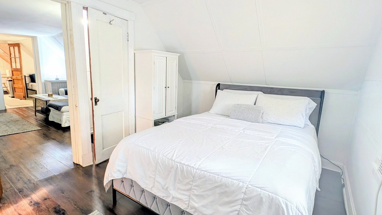 Photo of Bedroom in Irving Park East