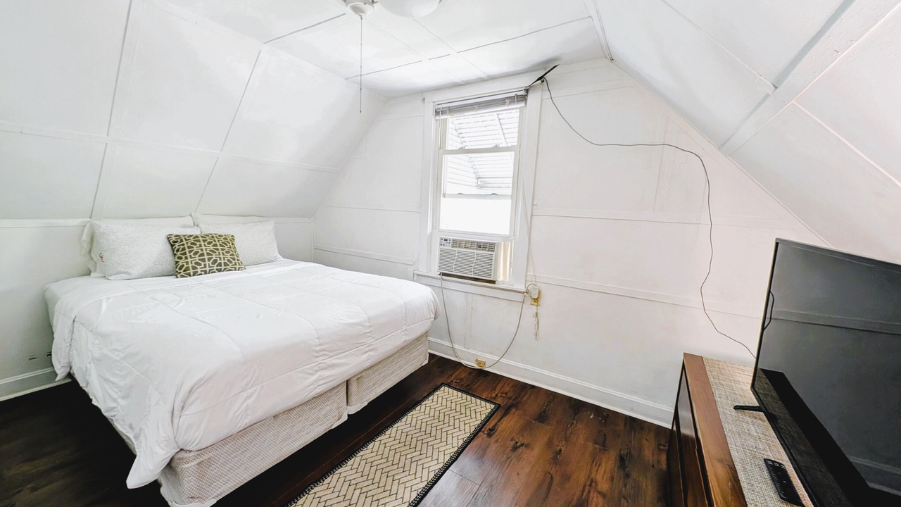 Photo of Bedroom in Irving Park East