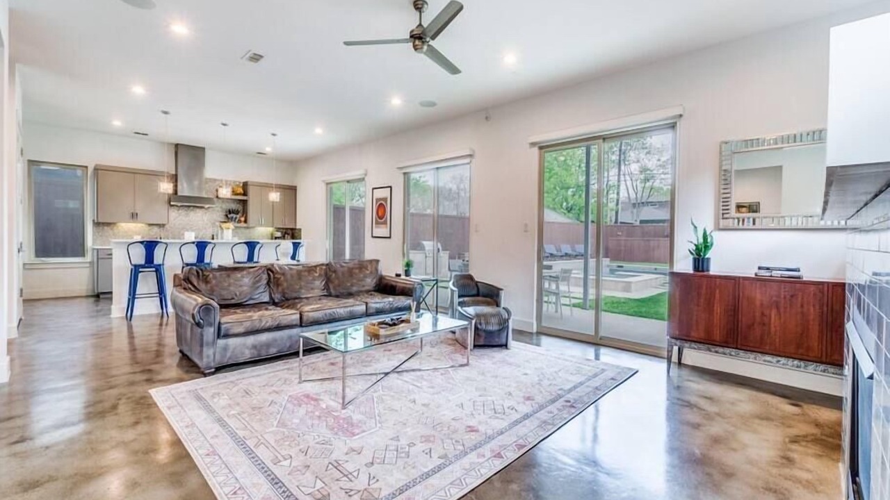 Photo of Livingroom in Lower Greenville