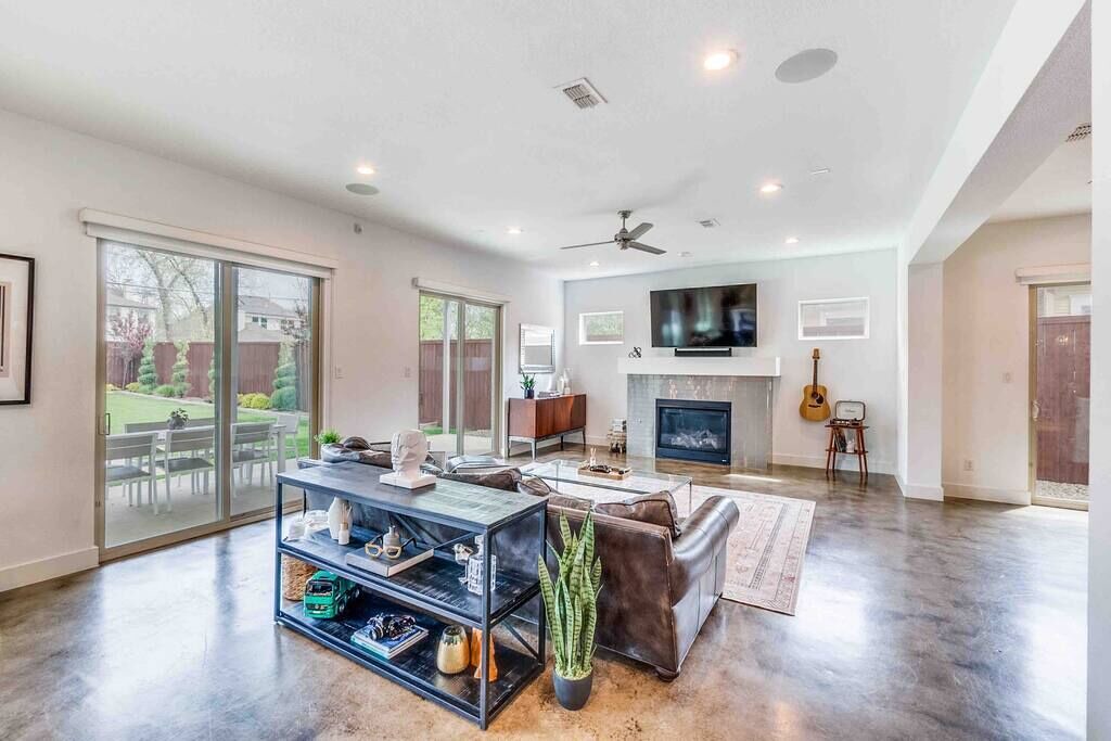 Photo of Livingroom in Lower Greenville