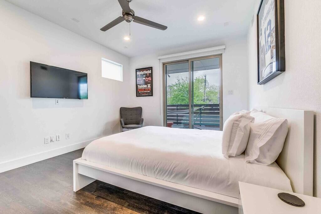 Photo of Bedroom in Lower Greenville