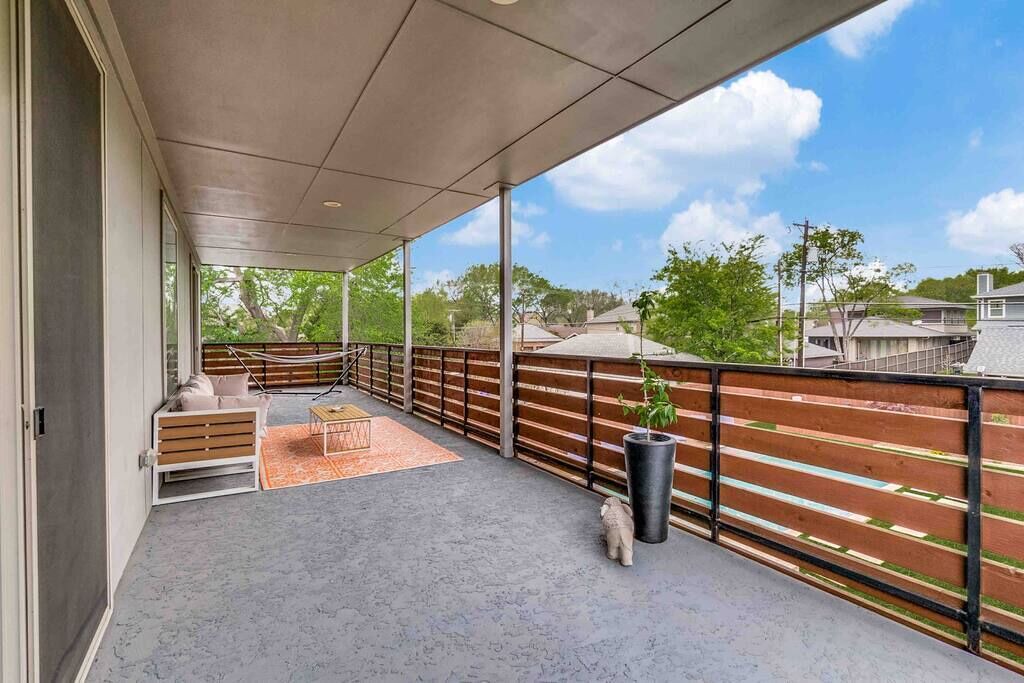 Photo of Patio Balcony in Lower Greenville