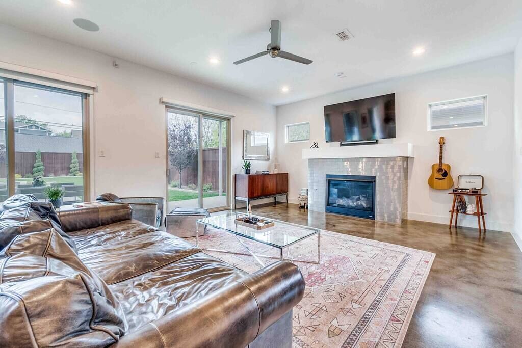 Photo of Livingroom in Lower Greenville