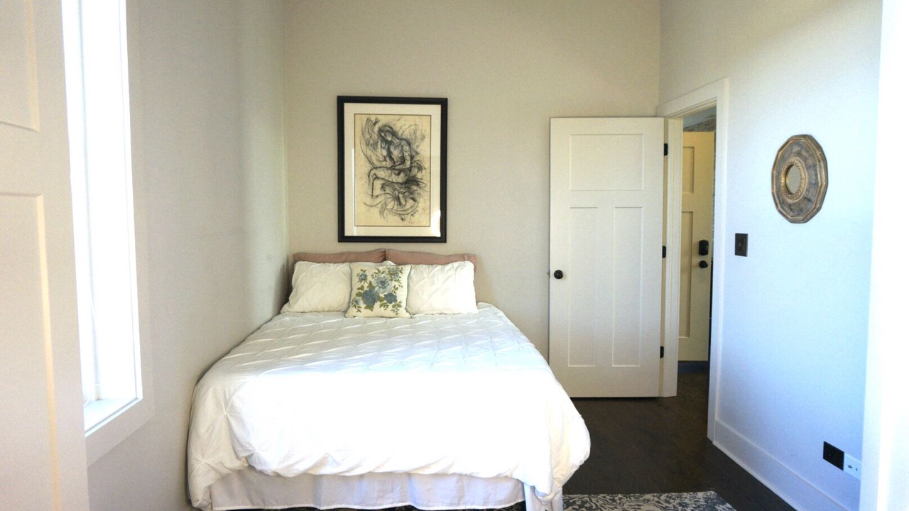 Photo of Bedroom in Rogers Park