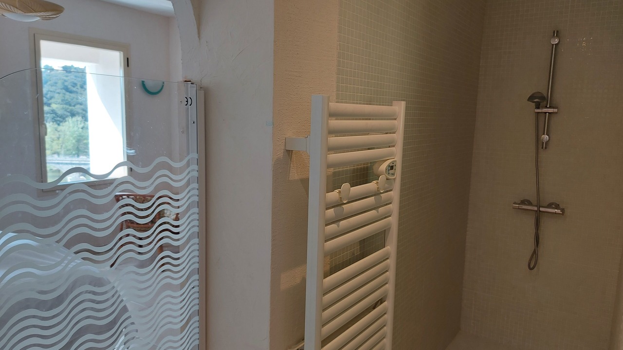 Photo of Bathroom in Roquebrun