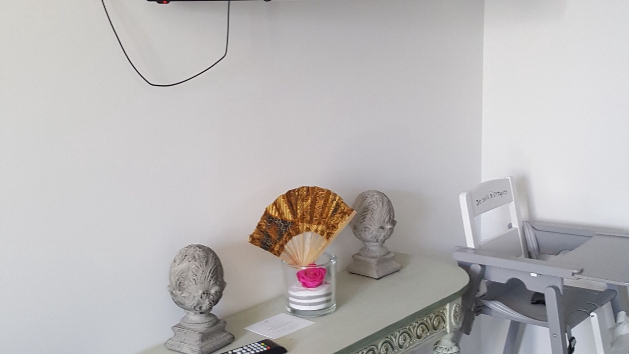 Photo of Others in Tavel