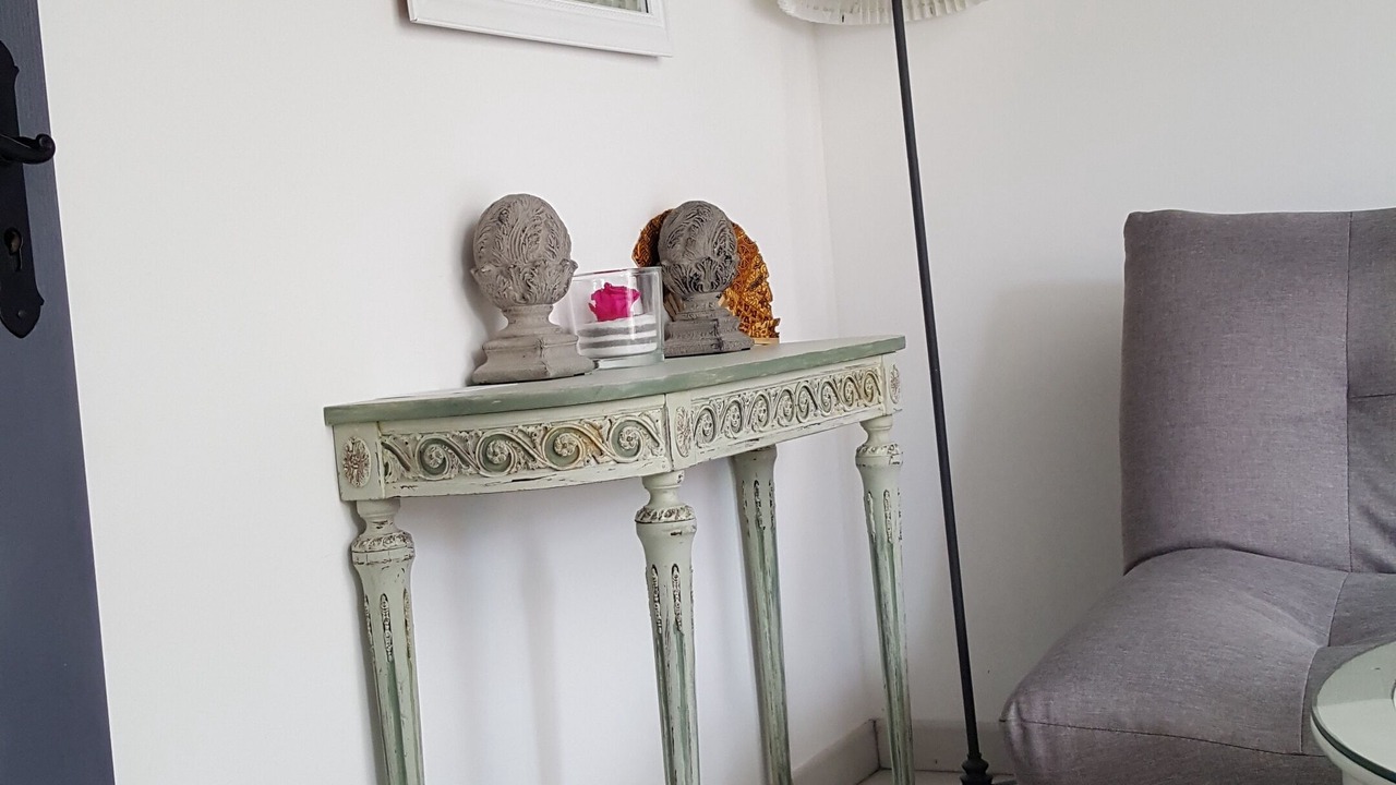 Photo of Others in Tavel