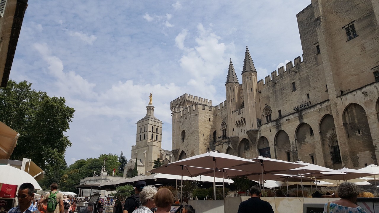 Photo of Others in Tavel