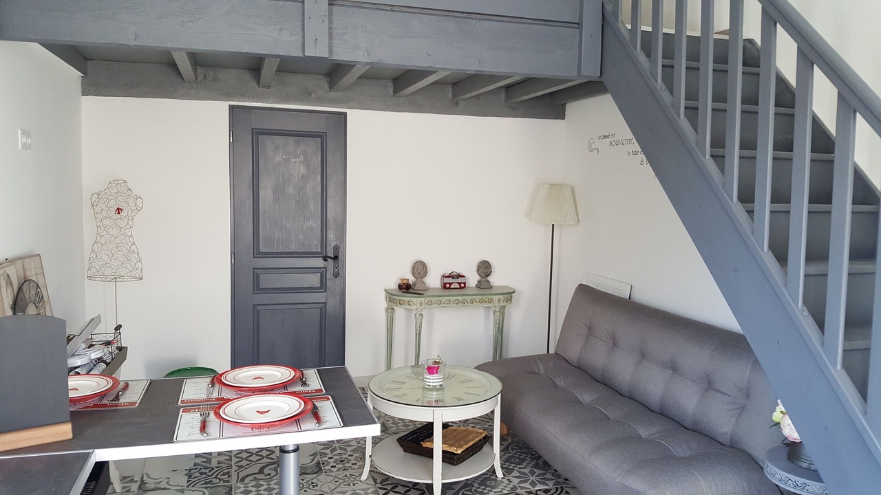 Photo of Others in Tavel