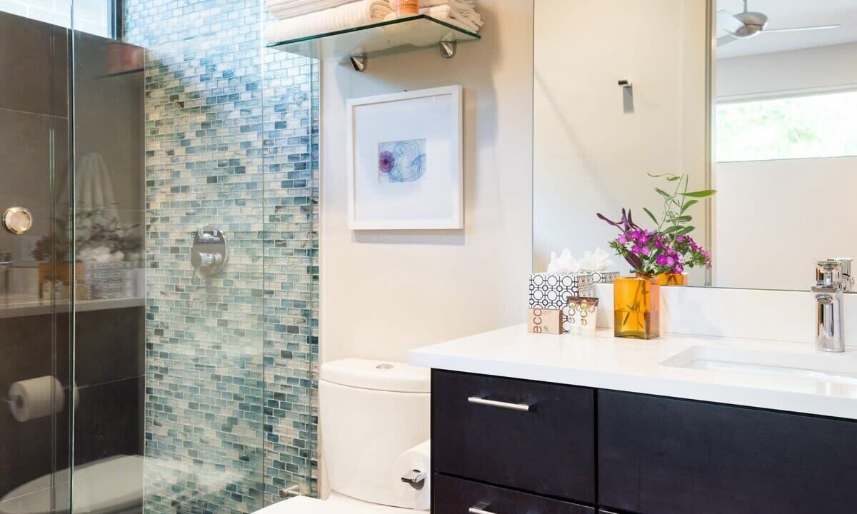 Photo of Bathroom in Greater South River City