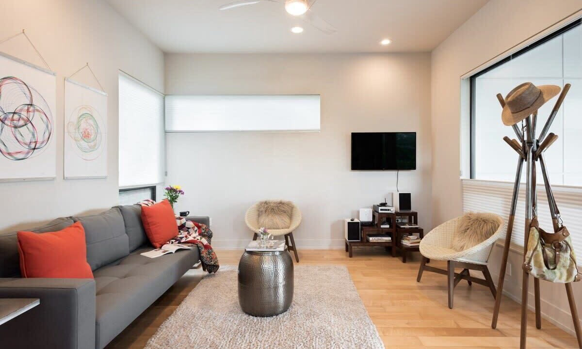 Photo of Livingroom in Greater South River City